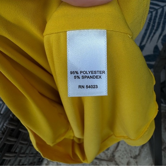 Banana Republic Yellow Fitted Sleeveless Tank Top - Picture 8 of 8